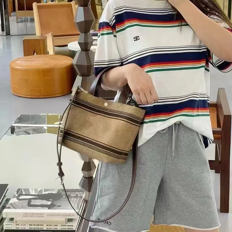 High-quality Cotton Linen Hand-held Tote Bag Women 2025 Striped Woven Single-shoulder Crossbody Designer Luxury Bag
High-quality Cotton Linen Hand-held Tote Bag Women 2025 Striped Woven Single-shoulder Crossbody Designer Luxury Bag