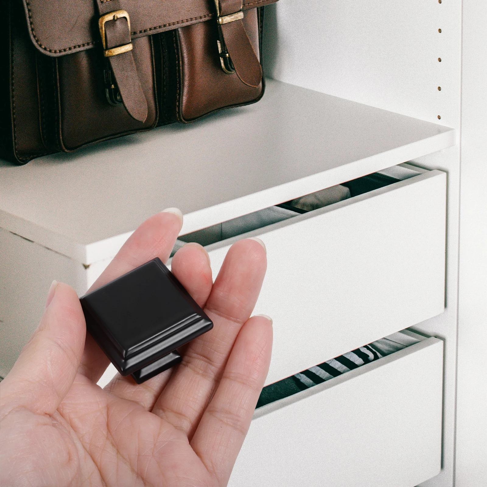 Zinc Alloy Cabinet Handles Drawer Pulls for Kitchen Wardrobe Furniture Modern Hardware Closet Knobs Stylish Easy Installation
Zinc Alloy Cabinet Handles Drawer Pulls for Kitchen Wardrobe Furniture Modern Hardware Closet Knobs Stylish Easy Installation