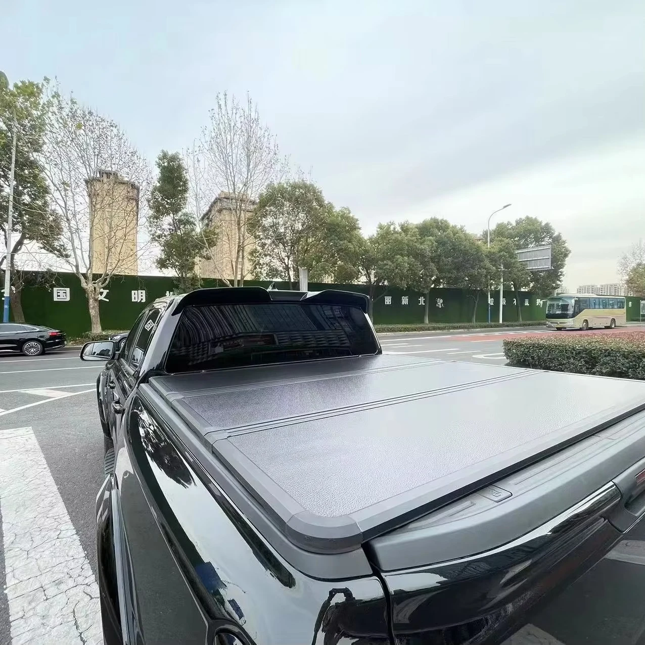 Tri-fold Water-resistant Fiberglass Manual Tonneau Cover for Hilux 2019
Tri-fold Water-resistant Fiberglass Manual Tonneau Cover for Hilux 2019
