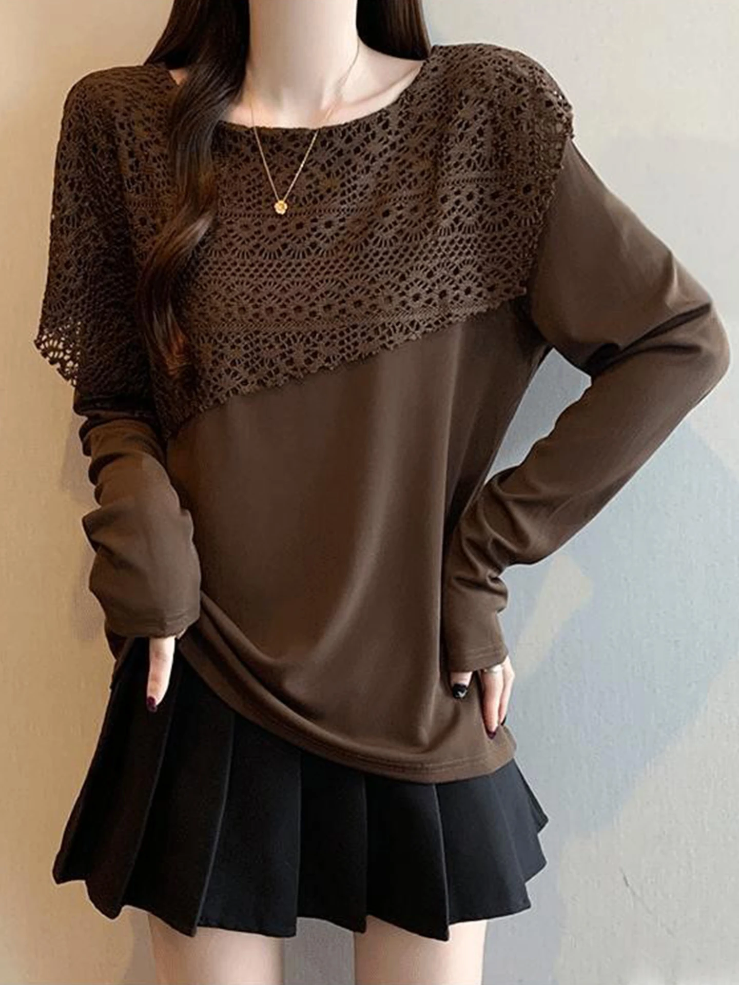 Женская футболка с длинным рукавом и асимметричным кружевным декором, новинка ранней весны 2026, большие размеры, утягивающая, скрывающая недостатки, базовый топ
Женская футболка с длинным рукавом и асимметричным кружевным декором, новинка ранней весны 2026, большие размеры, утягивающая, скрывающая недостатки, базовый топ