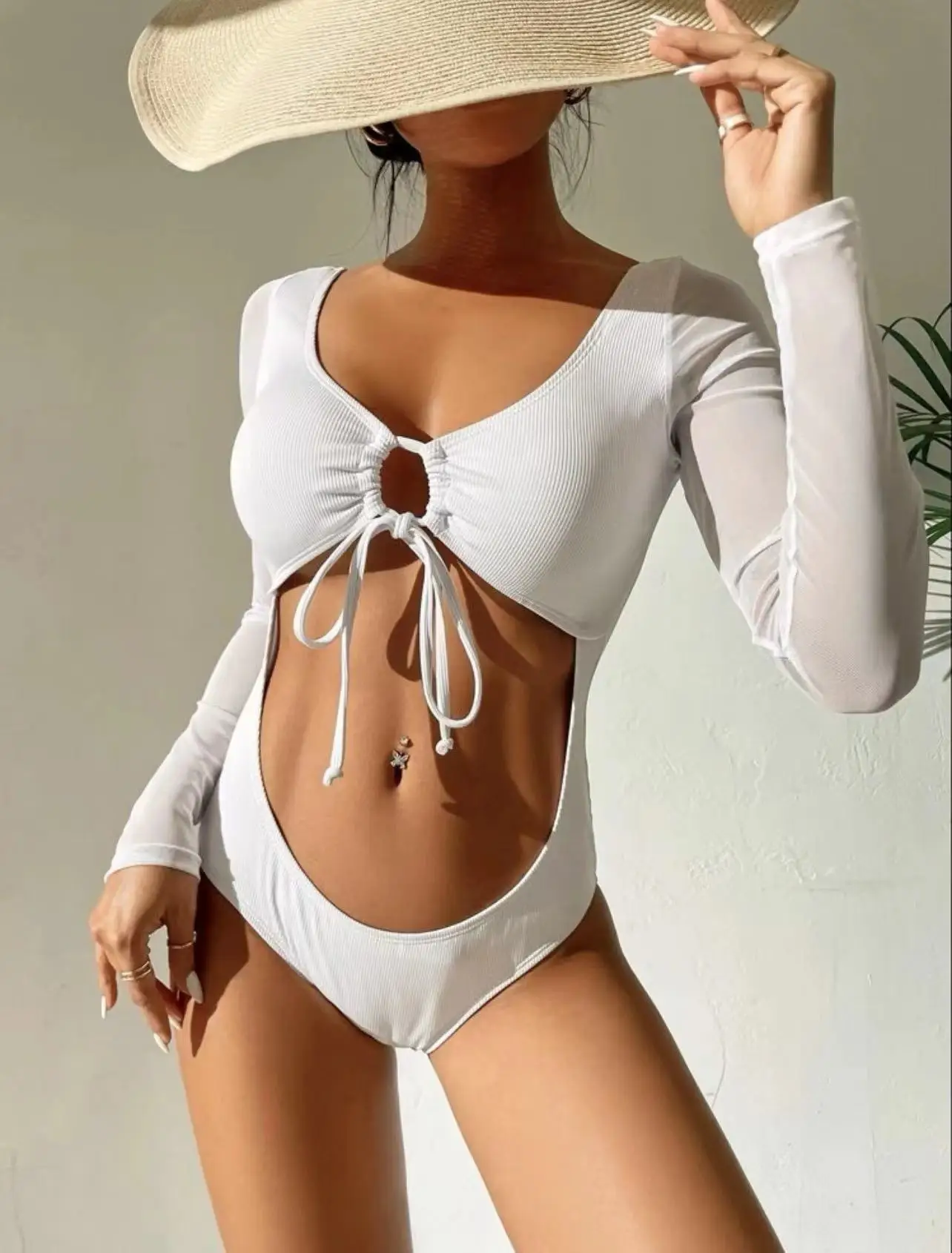2025 White Swimsuit One Piece Solid Long Sleeve Swimwear Women Bathing Suit Female Cut Out Swimming Summer Beachwear Bodysuit
2025 White Swimsuit One Piece Solid Long Sleeve Swimwear Women Bathing Suit Female Cut Out Swimming Summer Beachwear Bodysuit
