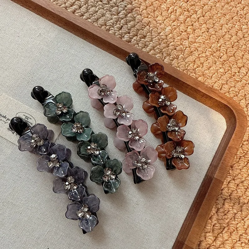 Elegant Floral Rhinestone Banana Clip – Vintage Versatile Hair Claw for Updos, Sophisticated Back-of-Head Barrette, Hair Clip
Elegant Floral Rhinestone Banana Clip – Vintage Versatile Hair Claw for Updos, Sophisticated Back-of-Head Barrette, Hair Clip
