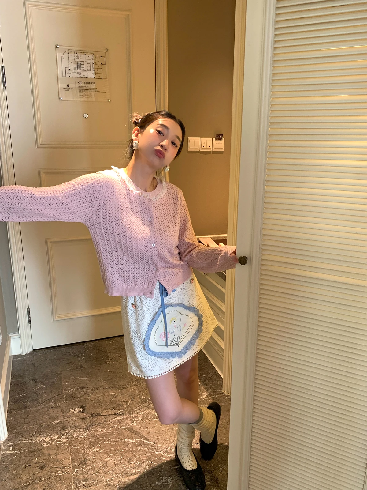 Летний белый вязаный кардиган с кружевным воротником и вышивкой в виде колосьев пшеницы, однотонный, Commu
Летний белый вязаный кардиган с кружевным воротником и вышивкой в виде колосьев пшеницы, однотонный, Commu