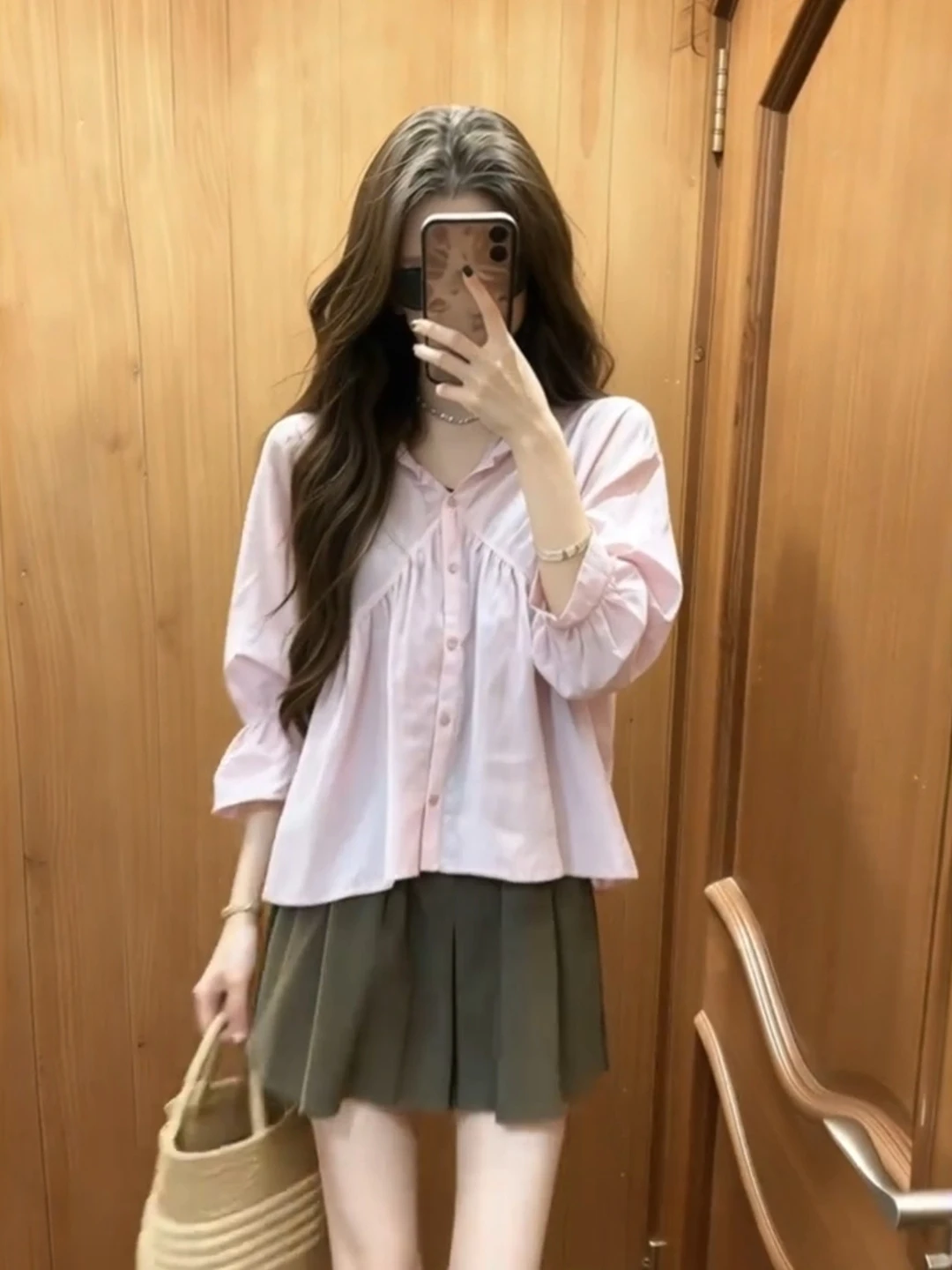 Summer 2026 Women's Gentle Style Loose V-neck Thin Shirt Top High Waist Slim Wide Leg Shorts Two-piece Set Fashionable Casual...
Summer 2026 Women's Gentle Style Loose V-neck Thin Shirt Top High Waist Slim Wide Leg Shorts Two-piece Set Fashionable Casual...
