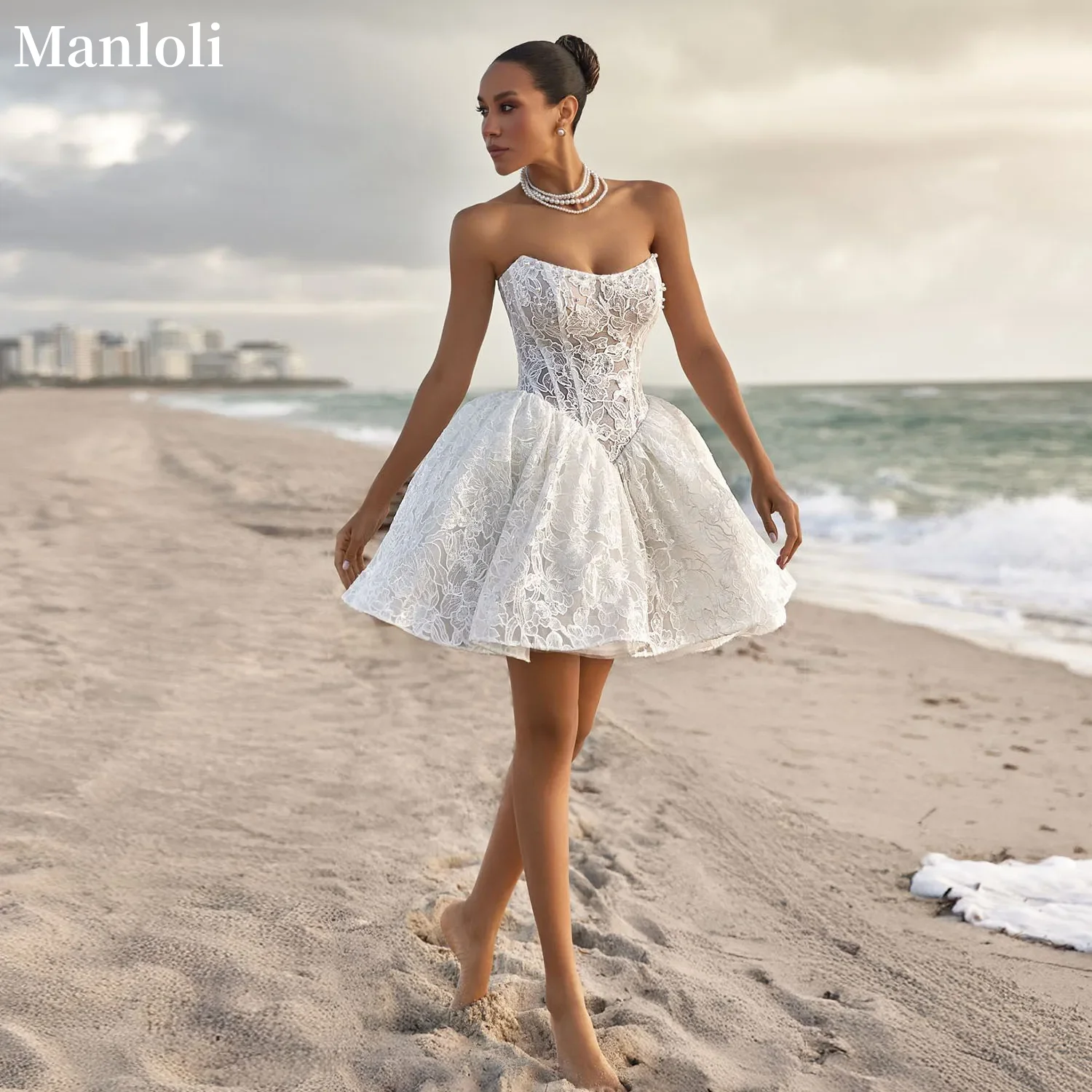 Charming Strapless Boat Shaped Collar Short Wedding Dress Pearl Lace Knee High Short A-line Bridal Dress Vest Customized
Charming Strapless Boat Shaped Collar Short Wedding Dress Pearl Lace Knee High Short A-line Bridal Dress Vest Customized