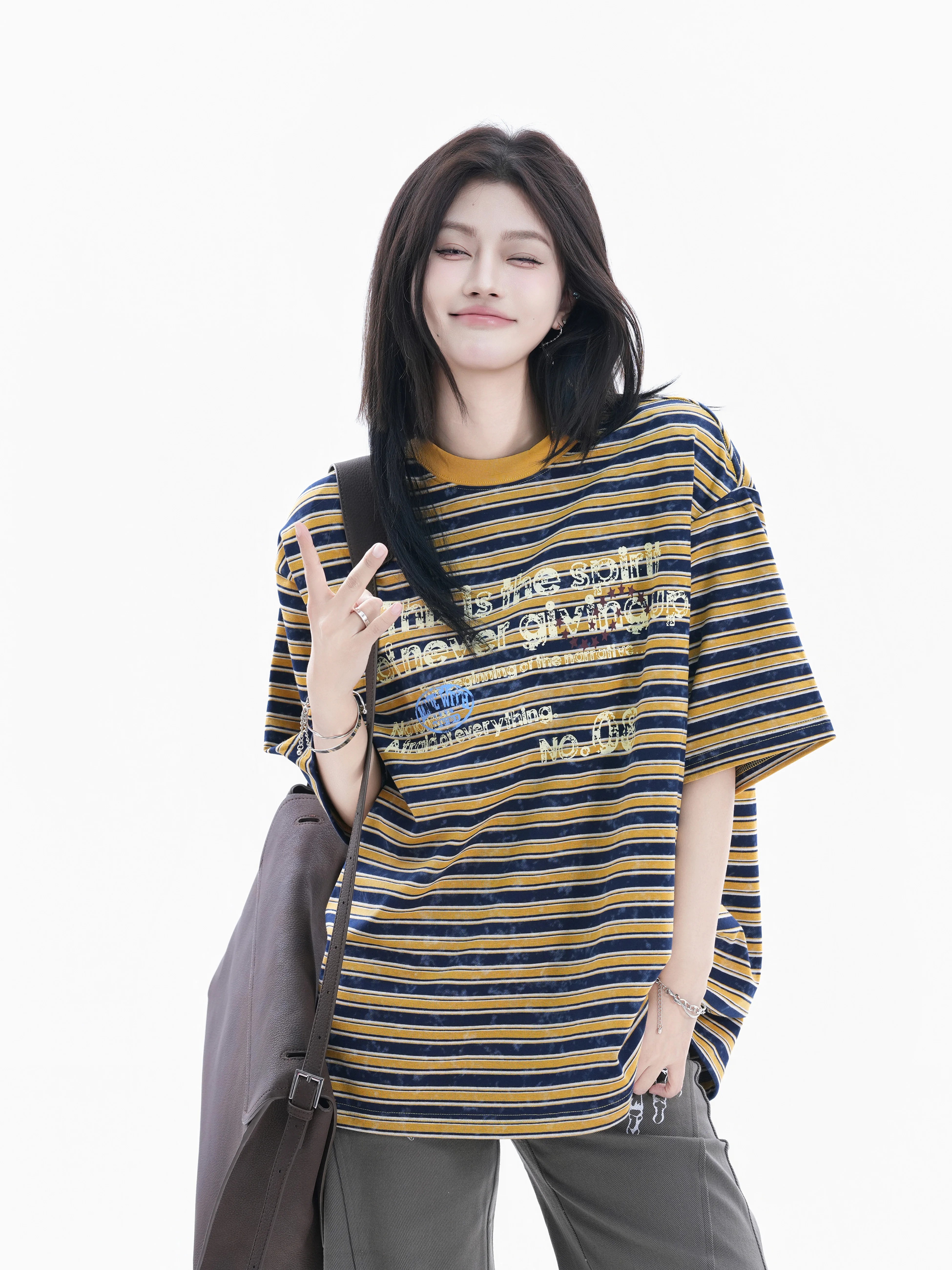 Retro American Style Striped Letter Short Sleeve T-Shirt Women Loose BF Street Couple Top Fashionable Cotton Vintage T-Shirt
Retro American Style Striped Letter Short Sleeve T-Shirt Women Loose BF Street Couple Top Fashionable Cotton Vintage T-Shirt
