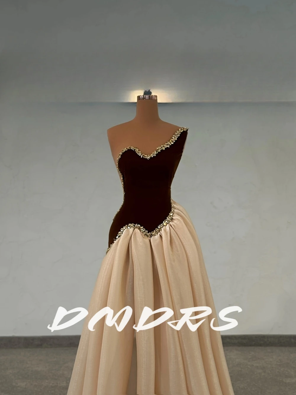 Charming Crystals A line Princess Prom Gown Customized Classy Birthday Party Women Wear Plus Size Romantic Evening Dress
Charming Crystals A line Princess Prom Gown Customized Classy Birthday Party Women Wear Plus Size Romantic Evening Dress