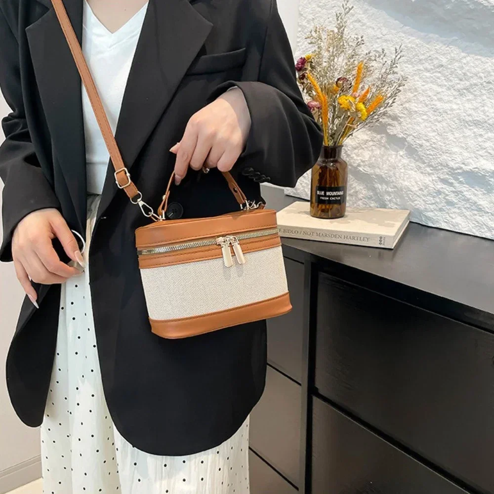 Leopard Pattern Crossbody Shoulder Bag For Commuting, Casual Ladies Handbags Fashion Round Bucket Bags For Women's Daily Used
Leopard Pattern Crossbody Shoulder Bag For Commuting, Casual Ladies Handbags Fashion Round Bucket Bags For Women's Daily Used