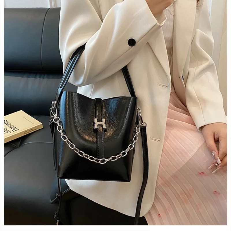 2025 Retro Bucket Bag - Vintage Shoulder Purse with Adjustable Strap, Large Capacity Crossbody Bag for Women
2025 Retro Bucket Bag - Vintage Shoulder Purse with Adjustable Strap, Large Capacity Crossbody Bag for Women
