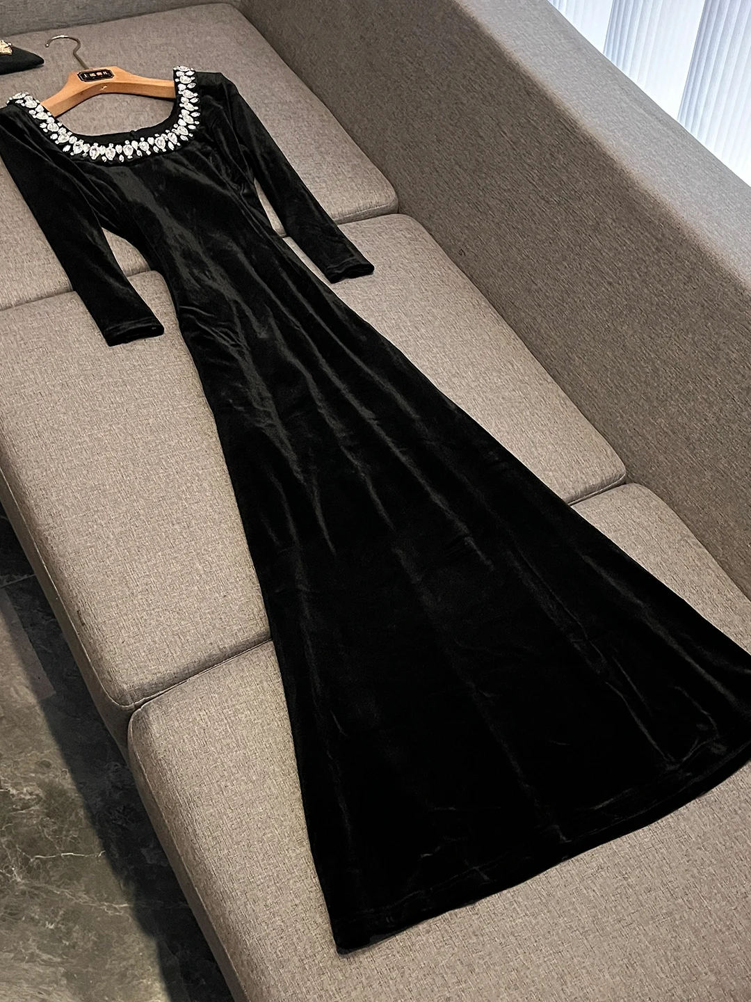 Ele Bla Velvet Long Sve Dr женское платье для похудения с вышивкой ручной работы, роскошное теплое платье с круглым вырезом
Ele Bla Velvet Long Sve Dr женское платье для похудения с вышивкой ручной работы, роскошное теплое платье с круглым вырезом