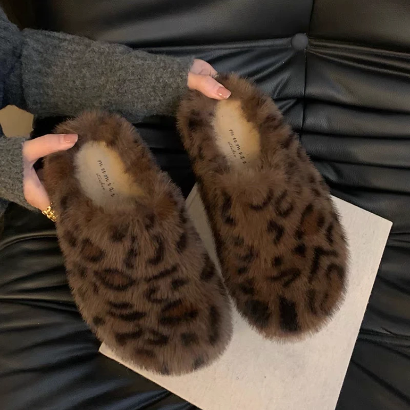 Leopard Women Flats Slippers Fur Mules Shoes Casual 2025 Fashion Slingback Short Plush Sneakers Woman Flip Flops Cozy Slides
Leopard Women Flats Slippers Fur Mules Shoes Casual 2025 Fashion Slingback Short Plush Sneakers Woman Flip Flops Cozy Slides
