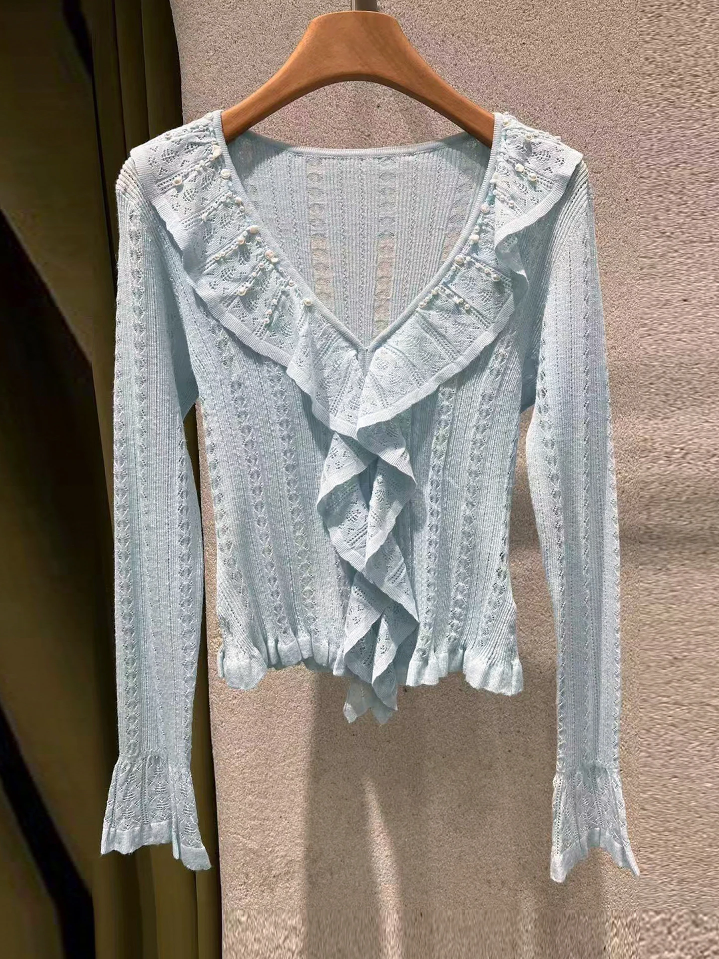 Sweet Lace Trim V-Neck Beaded Knitwear Top High-End Women's Spring Summer Fashion Commute Style Regular Fit Medium Softness
Sweet Lace Trim V-Neck Beaded Knitwear Top High-End Women's Spring Summer Fashion Commute Style Regular Fit Medium Softness
