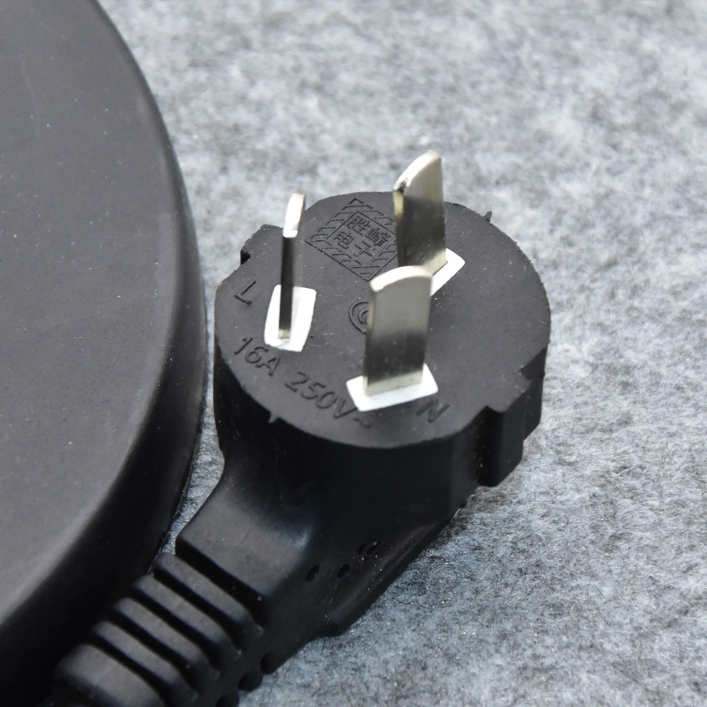 2 шт. треугольных водонепроницаемых подставок для чайника мгновенного нагрева
2 шт. треугольных водонепроницаемых подставок для чайника мгновенного нагрева