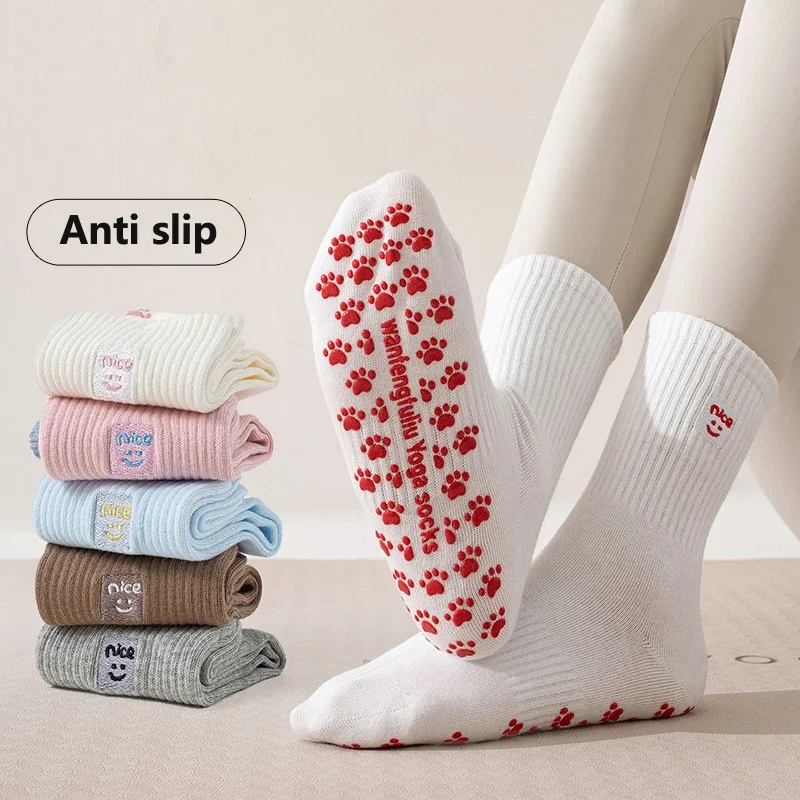 Embroidery Letters Smile Patten Yoga Pilates Socks for Women Non-slip Floor Sports Calf Socks Fashion All-match Trend Socks
Embroidery Letters Smile Patten Yoga Pilates Socks for Women Non-slip Floor Sports Calf Socks Fashion All-match Trend Socks