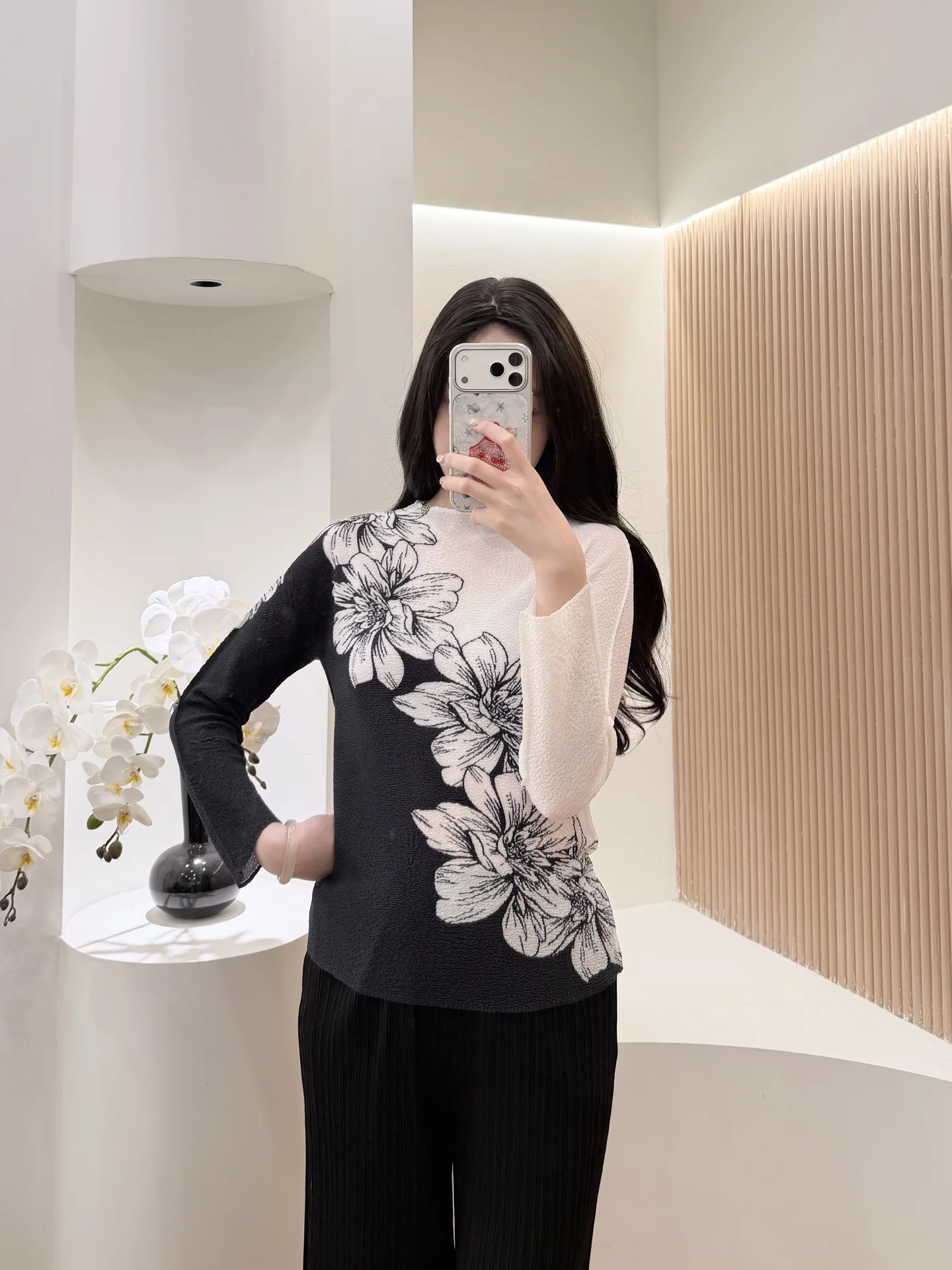 Loose Plus Size Women T-shirt with Pleated Comfortable Breathable Elastic Fabric Pattern Printed Female Long Sleeved T-shirt
Loose Plus Size Women T-shirt with Pleated Comfortable Breathable Elastic Fabric Pattern Printed Female Long Sleeved T-shirt