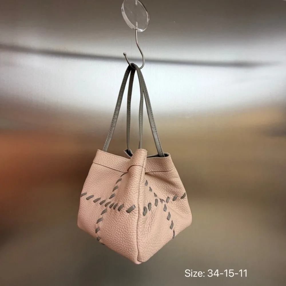 2026 New Woven Small Square Bag Fashionable Large Capacity Shoulder Messenger Unique Texture Fashion Simple Casual Daily
2026 New Woven Small Square Bag Fashionable Large Capacity Shoulder Messenger Unique Texture Fashion Simple Casual Daily