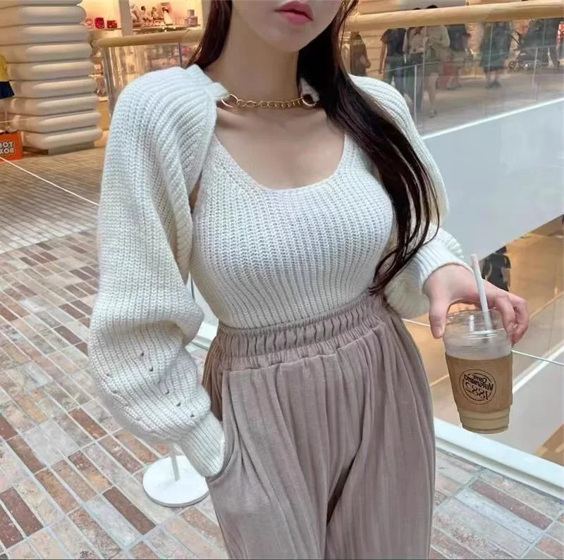 Lazy style shawl sweater women's two-piece set 2024 autumn and winter new knitted sweater women's inner vest
Lazy style shawl sweater women's two-piece set 2024 autumn and winter new knitted sweater women's inner vest