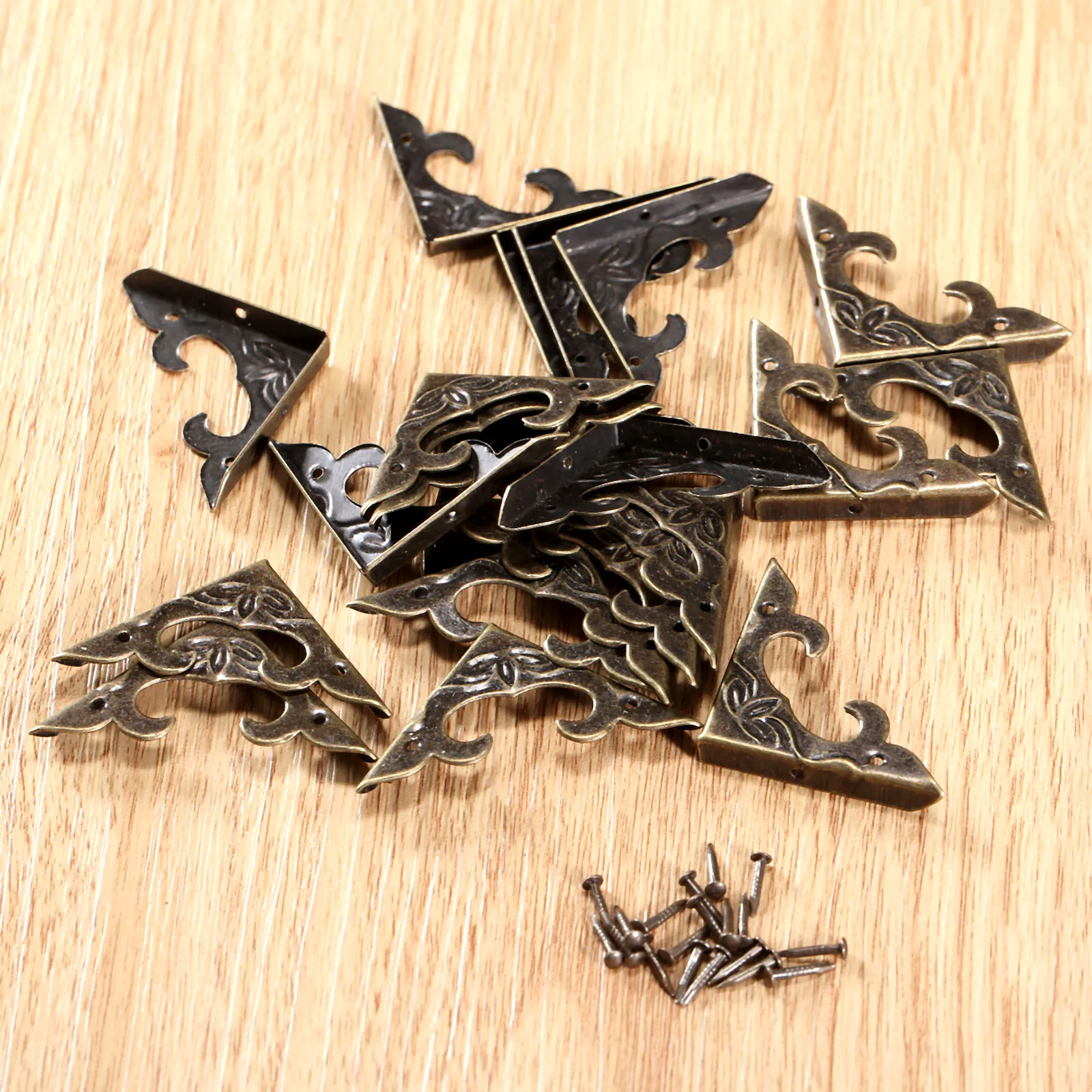 20Pcs Antique Brass Furniture Corner Brackets Jewelry Gift Box Wood Case Decorative Feet Leg Corner Protector Furniture Hardware
20Pcs Antique Brass Furniture Corner Brackets Jewelry Gift Box Wood Case Decorative Feet Leg Corner Protector Furniture Hardware