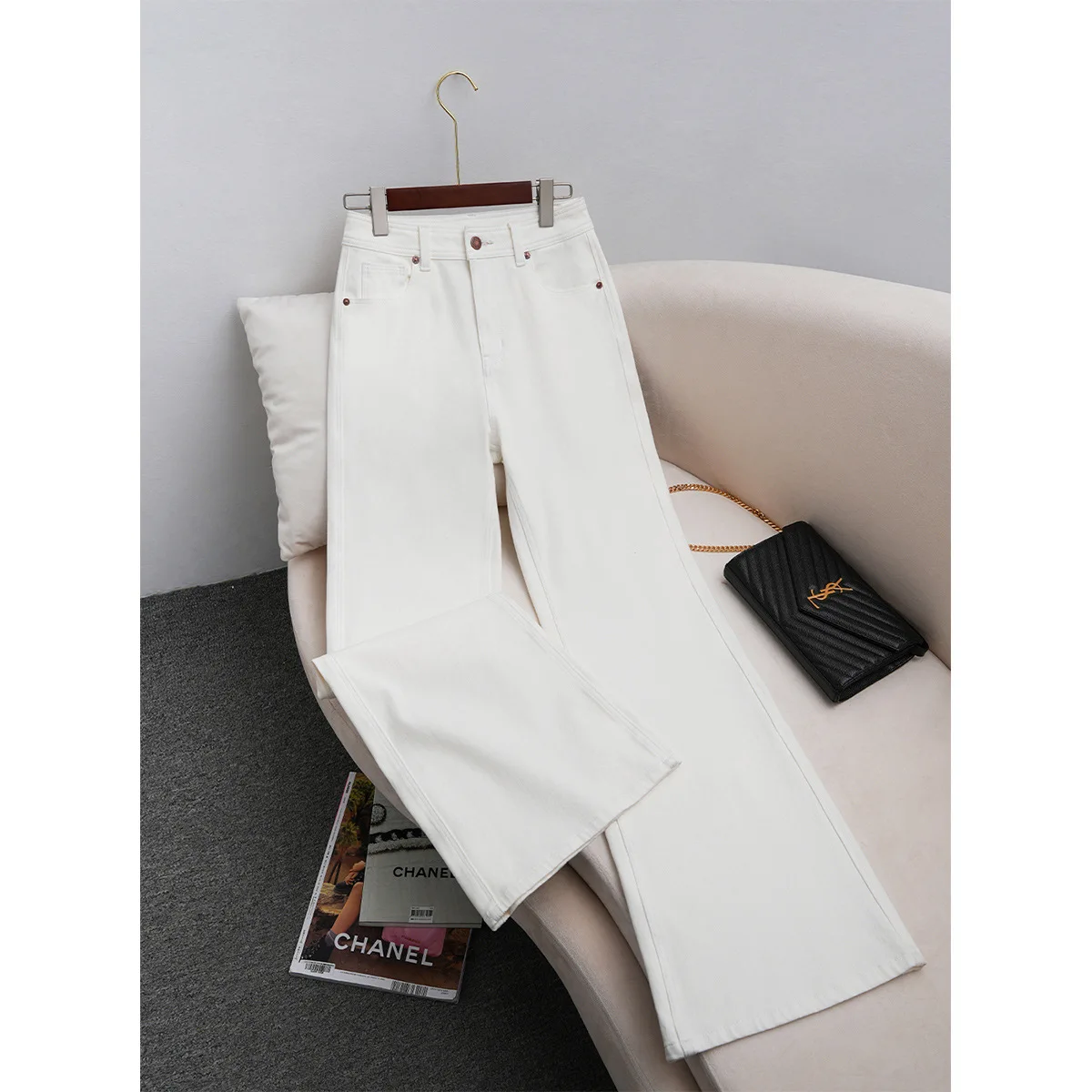 Elegant High Waist Flared Pants Straight Cut White Slimming Casual Cotton Jeans Spring Collection Fashionable Spring 2026
Elegant High Waist Flared Pants Straight Cut White Slimming Casual Cotton Jeans Spring Collection Fashionable Spring 2026