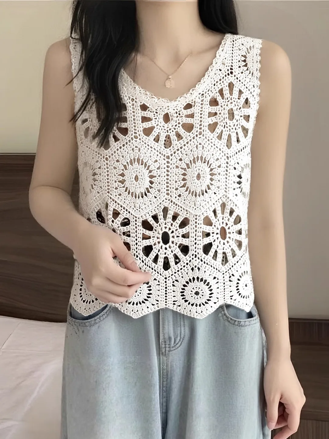 Faionable Hollow out Knitted Vest Women's Summer Thin Hook Flower Svel Strapl Loose Cotton Linen Top V-ne ort ...
Faionable Hollow out Knitted Vest Women's Summer Thin Hook Flower Svel Strapl Loose Cotton Linen Top V-ne ort ...
