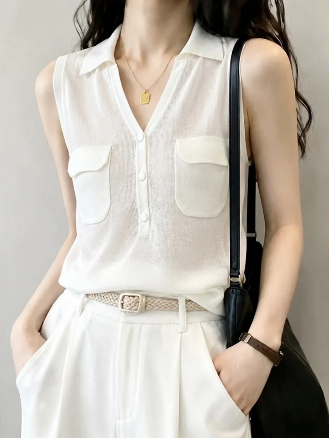 Fashionable V-Neck Ice Silk Knitted Vest Soft Comfortable Sleeveless Top for Women Korean Style Straight Cut Button Detail
Fashionable V-Neck Ice Silk Knitted Vest Soft Comfortable Sleeveless Top for Women Korean Style Straight Cut Button Detail