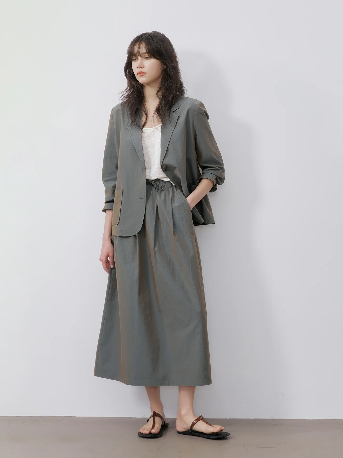 High Quali Cotton Lightweight Commuter Casual Suiting Skirt Set for Women Spring Season Seven Sve Long Length
High Quali Cotton Lightweight Commuter Casual Suiting Skirt Set for Women Spring Season Seven Sve Long Length