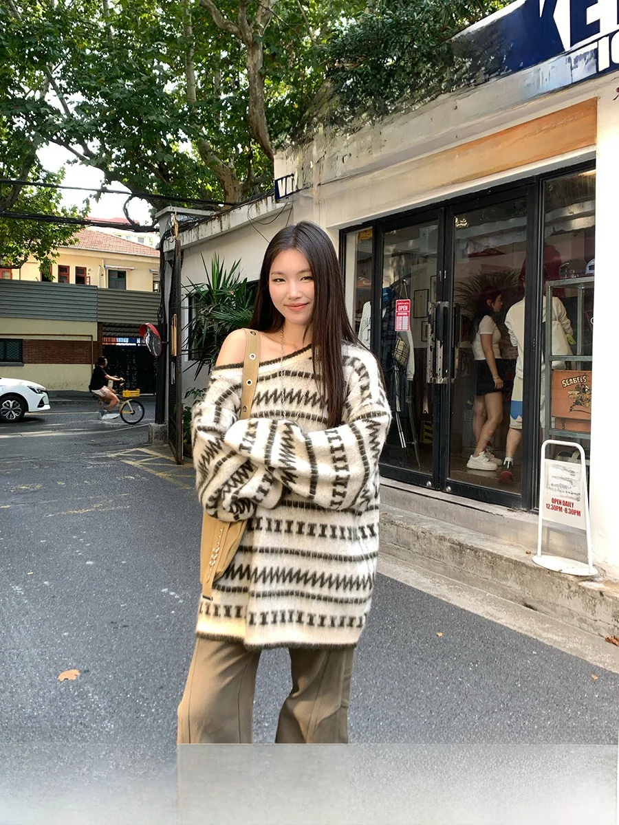 Women's Thiened Loose Knitted Sweater Striped Embroidery Casual Sle Mid-Length Long Sve round Ne Autumn Faion Top
Women's Thiened Loose Knitted Sweater Striped Embroidery Casual Sle Mid-Length Long Sve round Ne Autumn Faion Top
