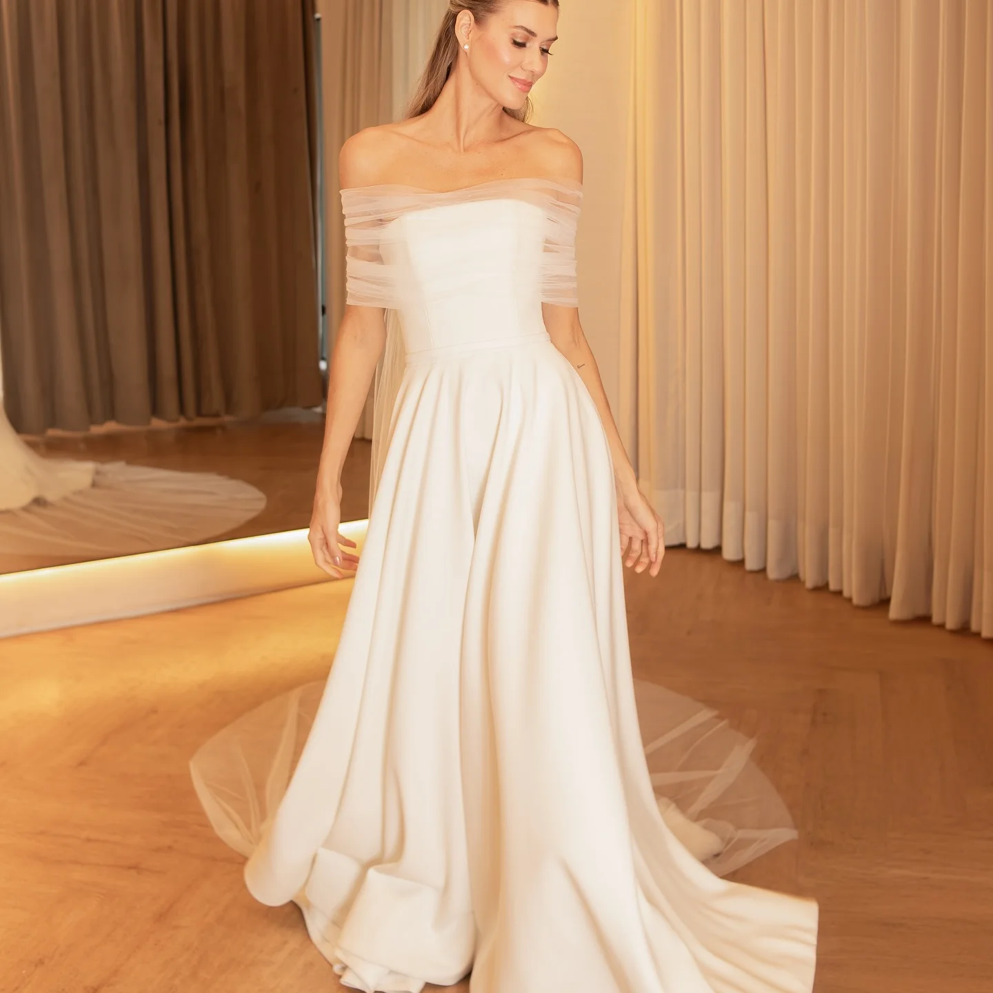 Customized Graceful Off The Shoulder Short Sleeves Chapel Train Evening Dresses Classic Pleats Vestido De Festa Vestid
Customized Graceful Off The Shoulder Short Sleeves Chapel Train Evening Dresses Classic Pleats Vestido De Festa Vestid