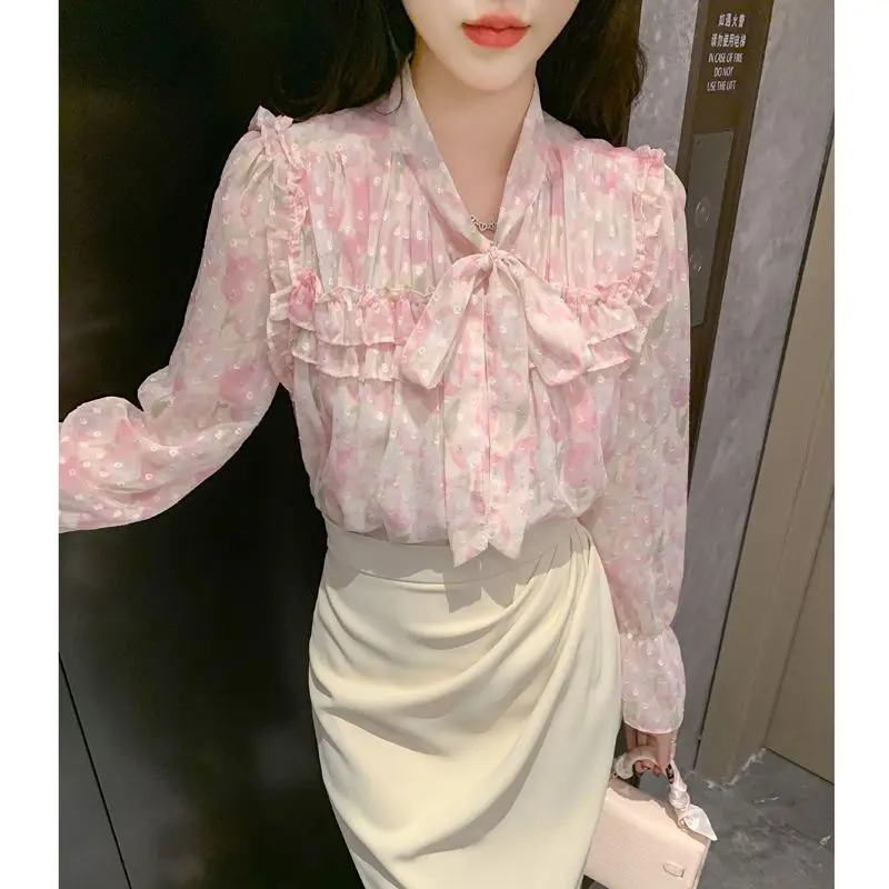 Шифоновая рубашка с длинными рукавами и французскими рюшами для женщин, осенняя одежда 2024, новый стиль, шикарная и красивая маленькая рубашка 
Шифоновая рубашка с длинными рукавами и французскими рюшами для женщин, осенняя одежда 2024, новый стиль, шикарная и красивая маленькая рубашка