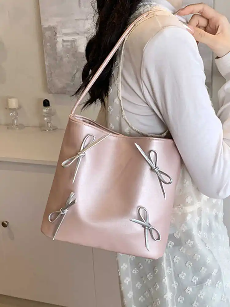 Korean Style Bow Decorate Shoulder Bag Women Spring Summer Versatile Commuter Bucket Bags Chic Design Handle Square Bag
Korean Style Bow Decorate Shoulder Bag Women Spring Summer Versatile Commuter Bucket Bags Chic Design Handle Square Bag