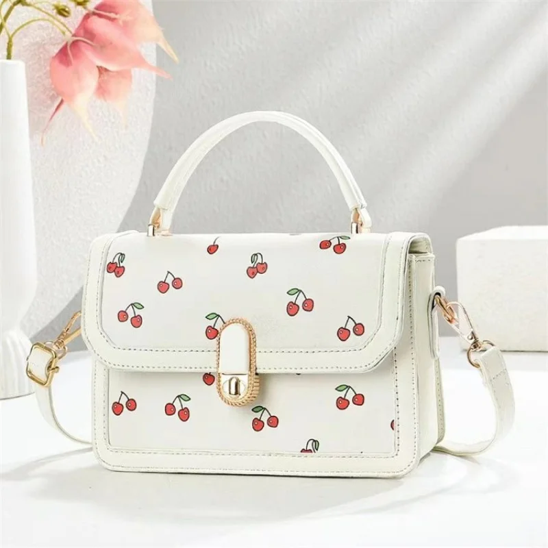 Modern Leather Crossbody With Wide Strap For Women With Comfortable And Rock And Roll Elegant Vibe
Modern Leather Crossbody With Wide Strap For Women With Comfortable And Rock And Roll Elegant Vibe