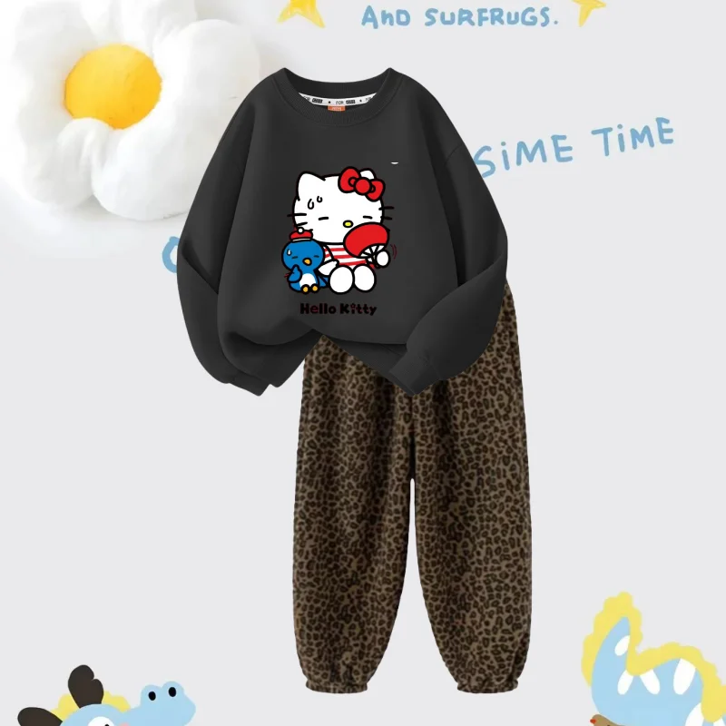 Осенний комплект одежды для маленьких девочек, детский топ Sanrio Hello Kitty с мультяшным принтом и штаны с леопардовым принтом, костюм из двух предметов, модный костюм
Осенний комплект одежды для маленьких девочек, детский топ Sanrio Hello Kitty с мультяшным принтом и штаны с леопардовым принтом, костюм из двух предметов, модный костюм