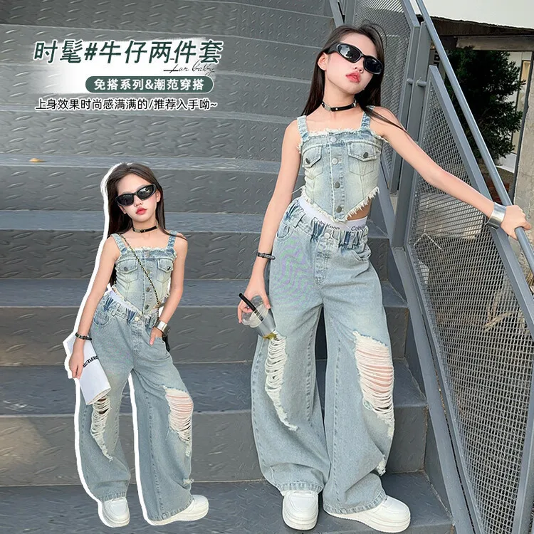 2025 Summer Vintage Denim Suit Harbor Flavor Girls Suits Halter Vest Ripped Wide-leg Pants Two-piece Set Kids Simple Casual
2025 Summer Vintage Denim Suit Harbor Flavor Girls Suits Halter Vest Ripped Wide-leg Pants Two-piece Set Kids Simple Casual