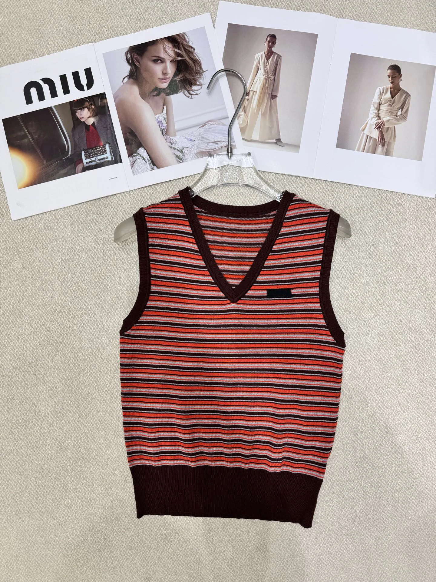 VIBE Retro Striped V-Neck Knitted Vest Women's Sleeveless Versatile Fashionable Layering Tank Top Spring Summer New Arrival
VIBE Retro Striped V-Neck Knitted Vest Women's Sleeveless Versatile Fashionable Layering Tank Top Spring Summer New Arrival