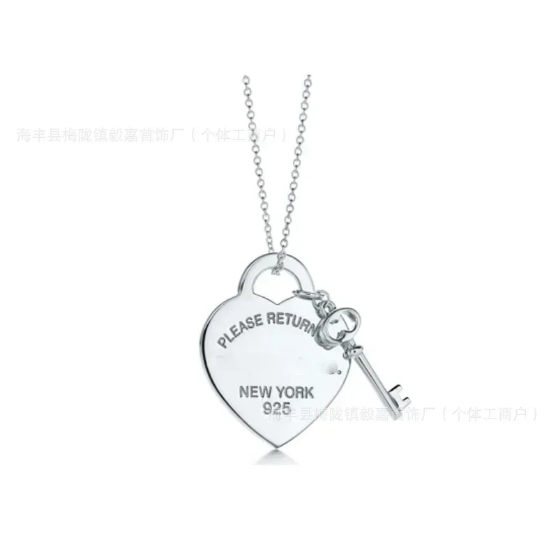 Heart-Shaped Key Pendant Necklace, Classic Love Clavicle Chain, Women's Daily Wear & Fashion Gift
Heart-Shaped Key Pendant Necklace, Classic Love Clavicle Chain, Women's Daily Wear & Fashion Gift