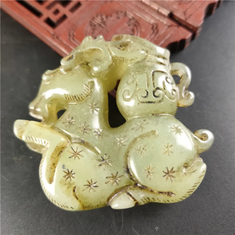 Antique-style jade crafts, faux-aged decorative items, Xiuyan jade deer pendants, pendants, and handpieces wholesale
Antique-style jade crafts, faux-aged decorative items, Xiuyan jade deer pendants, pendants, and handpieces wholesale