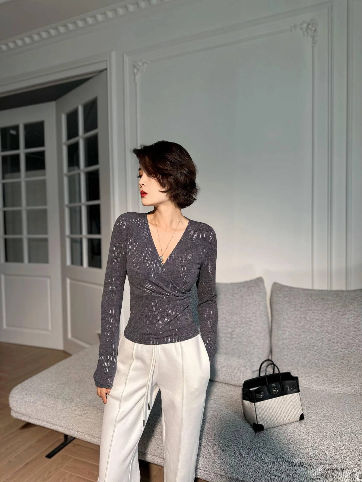 Оригинальная женская футболка XULU с длинным рукавом, V-образным вырезом, облегающая, вязаная, с золотой вышивкой, повседневная, осенняя
Оригинальная женская футболка XULU с длинным рукавом, V-образным вырезом, облегающая, вязаная, с золотой вышивкой, повседневная, осенняя