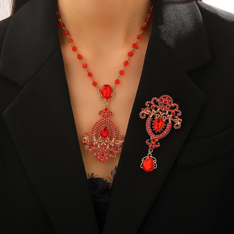 Fashionable retro style crystal necklace with rhinestone pins, colorful pendant, light luxury chest flower
Fashionable retro style crystal necklace with rhinestone pins, colorful pendant, light luxury chest flower