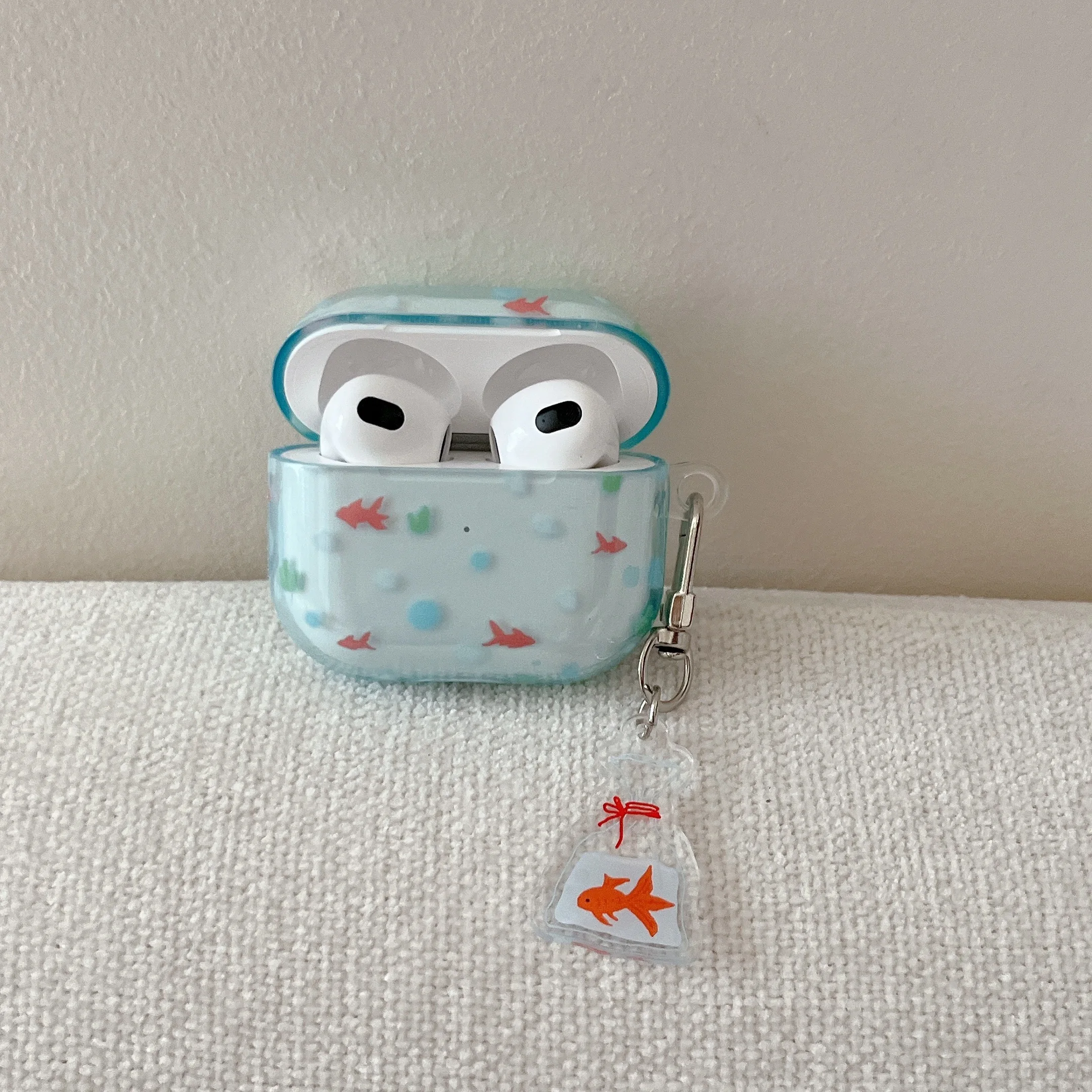 IMD Half Transparent Blue Bubble Fish Earphone Protective Cover with Star Shell Chain Pendant for AirPods Pro3 1 2 3 4 Pro Pro2
IMD Half Transparent Blue Bubble Fish Earphone Protective Cover with Star Shell Chain Pendant for AirPods Pro3 1 2 3 4 Pro Pro2