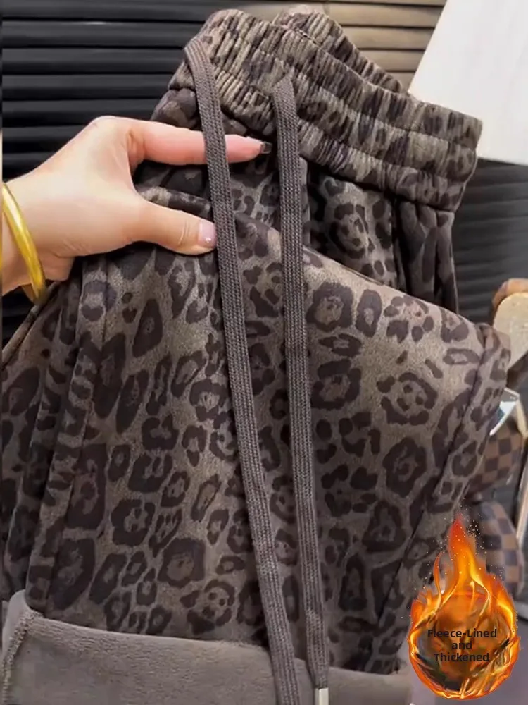 Ladies' Thiened Wide Leg Casual Pants 2025 Winter High Waist Commute Sle Leopard Pattern Straight Tube plus Size
Ladies' Thiened Wide Leg Casual Pants 2025 Winter High Waist Commute Sle Leopard Pattern Straight Tube plus Size