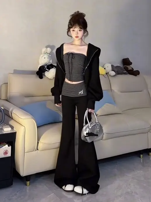 Korean Style Lazy Design Sense Sweatshirt Set Women's Trend Spring Strapless Stripe Flared Pants Three-piece Set
Korean Style Lazy Design Sense Sweatshirt Set Women's Trend Spring Strapless Stripe Flared Pants Three-piece Set