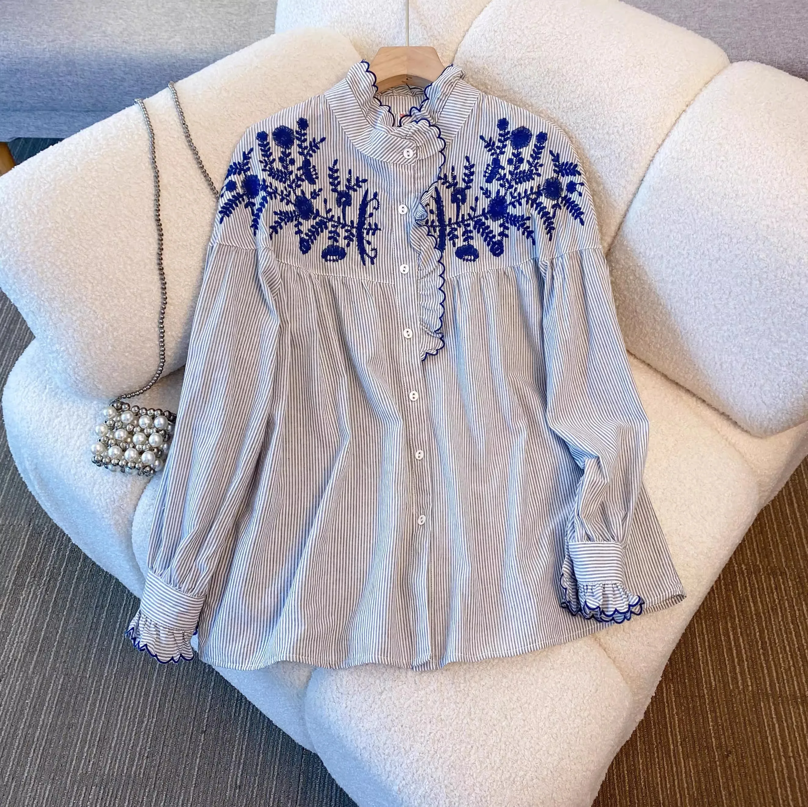 Ethnic style embroidered stand collar double-layer cotton yarn long-sleeved shirt
Ethnic style embroidered stand collar double-layer cotton yarn long-sleeved shirt