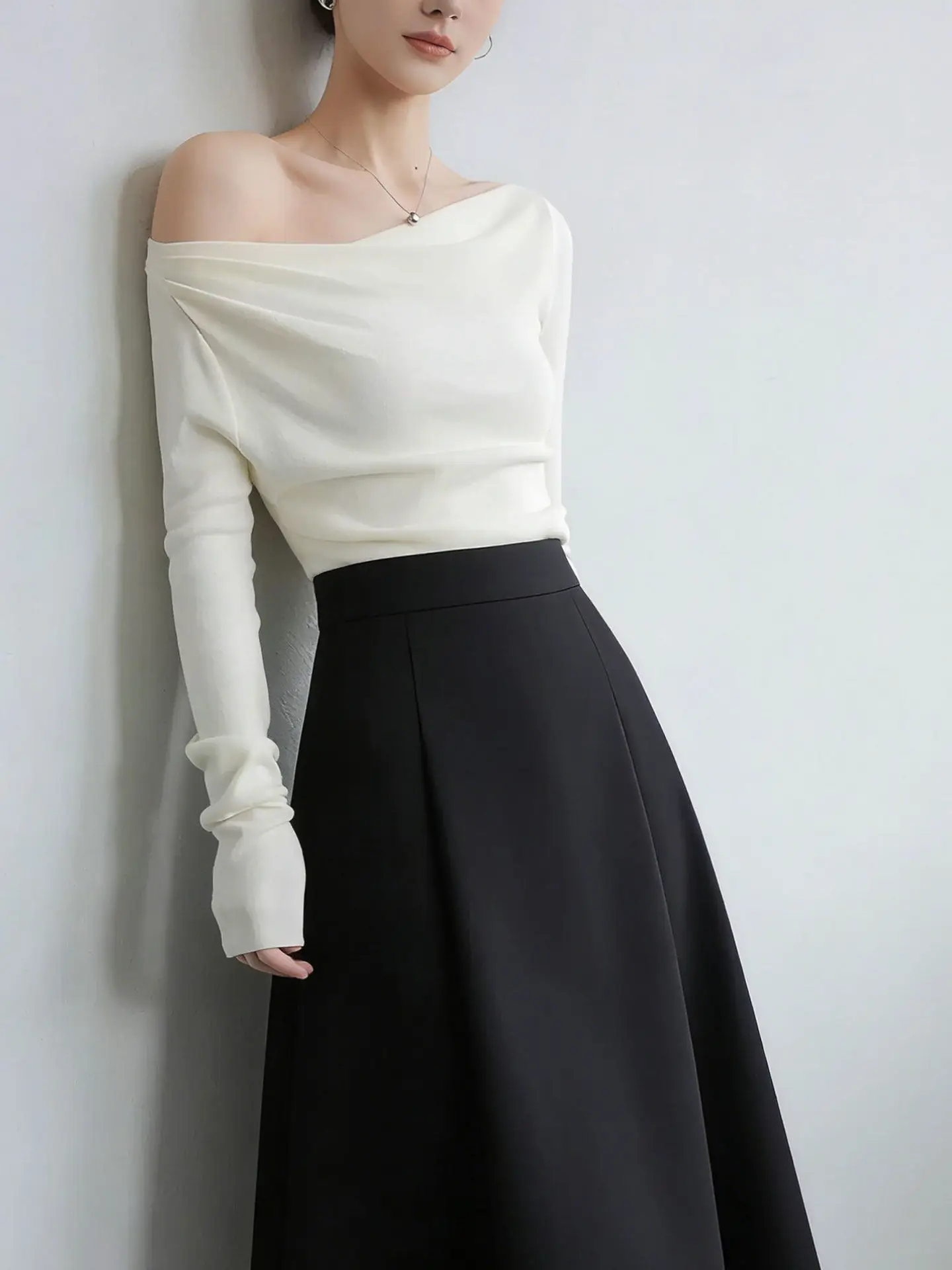 Elegant Asymmetrical Long Sleeve Knitted Top Women's Base Layer Design Sensation Small Audience Autumn Winter Fashion City Walk
Elegant Asymmetrical Long Sleeve Knitted Top Women's Base Layer Design Sensation Small Audience Autumn Winter Fashion City Walk