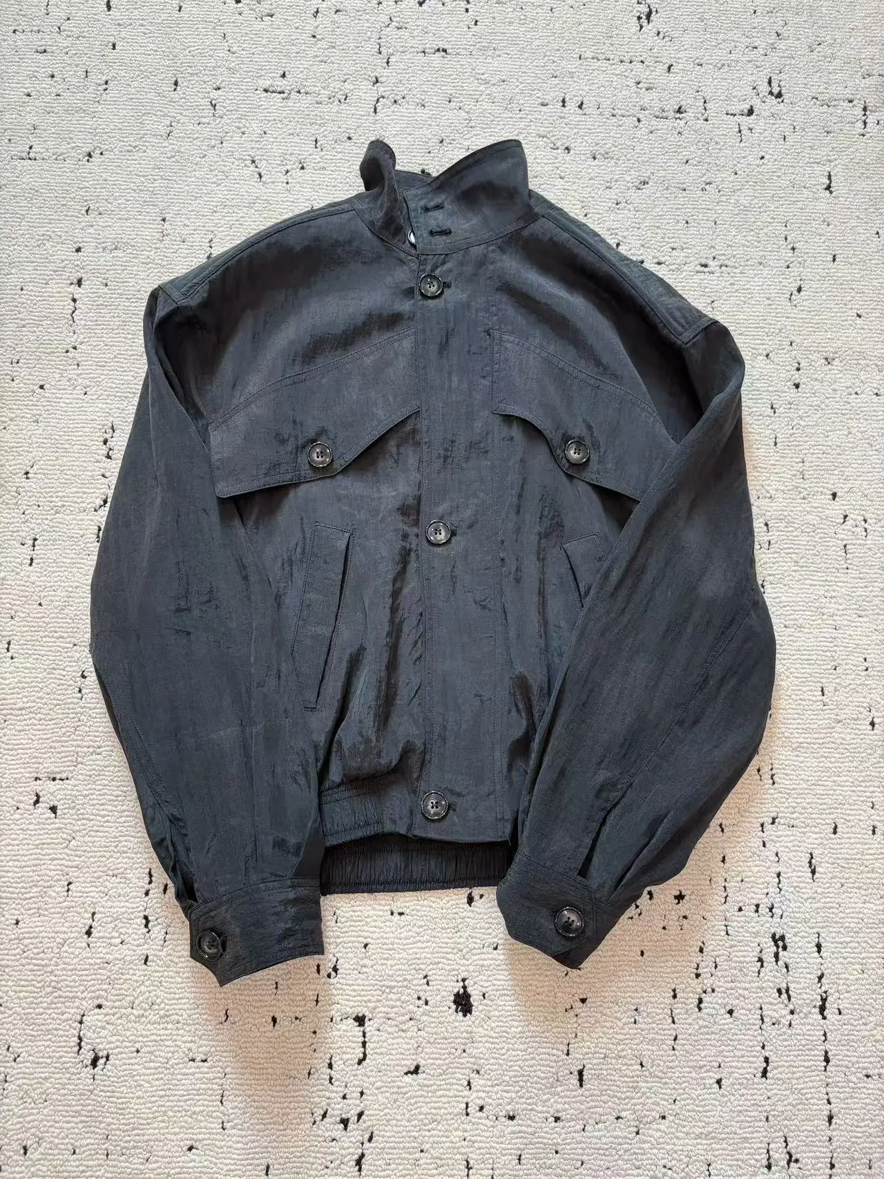 Retro Style Short Jacket Women's Lightweight Loose Fit Button up Stand Collar Outerwear Summer 2026 Fashion Trend
Retro Style Short Jacket Women's Lightweight Loose Fit Button up Stand Collar Outerwear Summer 2026 Fashion Trend