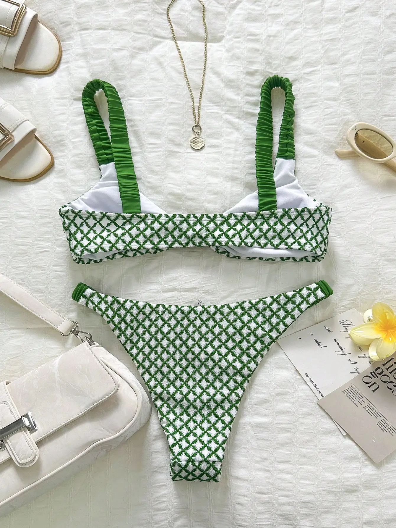 Green Geometric Pattern Bikini Set With Ruched Straps High Cut Bottoms
Green Geometric Pattern Bikini Set With Ruched Straps High Cut Bottoms