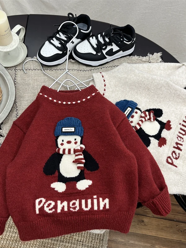 Вязаный свитер с узором в виде пингвинов, утепленный, с круглым вырезом, удобный зимний свитер для мальчиков, красный цвет, повседневный, в корейском стиле, свободного кроя.
Вязаный свитер с узором в виде пингвинов, утепленный, с круглым вырезом, удобный зимний свитер для мальчиков, красный цвет, повседневный, в корейском стиле, свободного кроя.