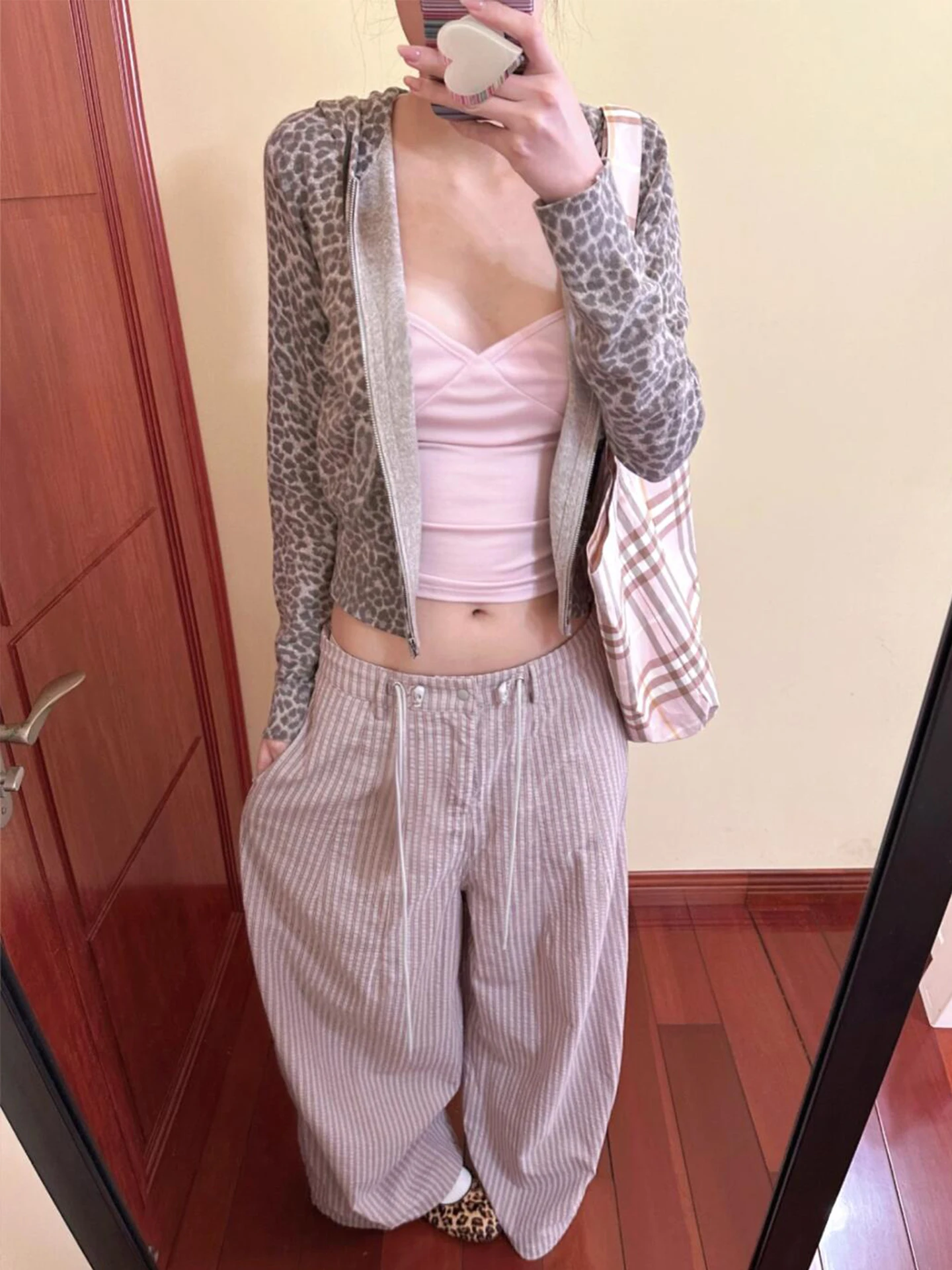 Retro American Casual Pants Women's Autumn Vertical Striped Wide Leg Loose Drapey Floor-Length Versatile Long Trousers
Retro American Casual Pants Women's Autumn Vertical Striped Wide Leg Loose Drapey Floor-Length Versatile Long Trousers