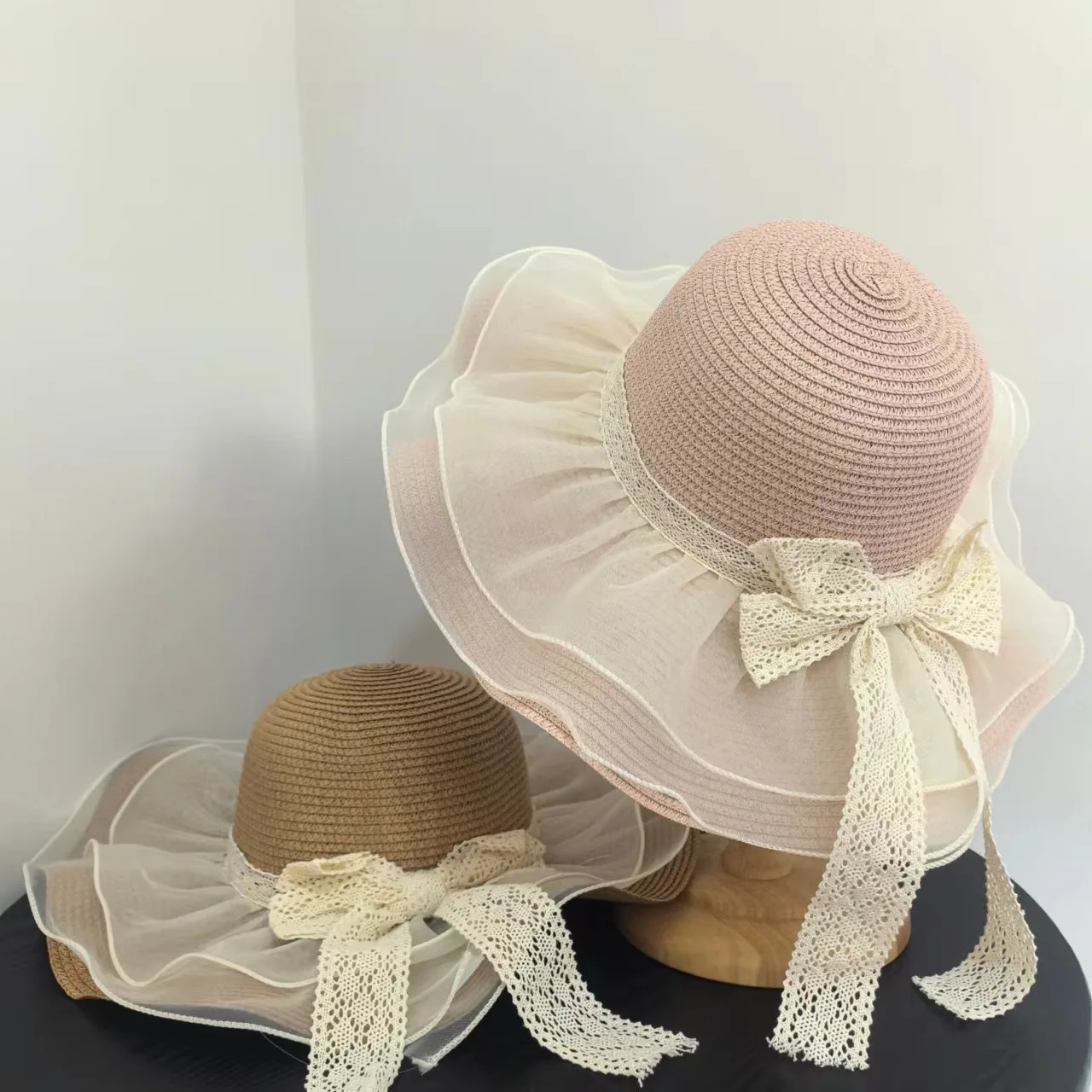 Spring Summer Women Sun Hat Wide Large Brim Beach Hats Bow Lace Straw Hat Fashion Holiday Outdoor UV-Protection Cap
Spring Summer Women Sun Hat Wide Large Brim Beach Hats Bow Lace Straw Hat Fashion Holiday Outdoor UV-Protection Cap
