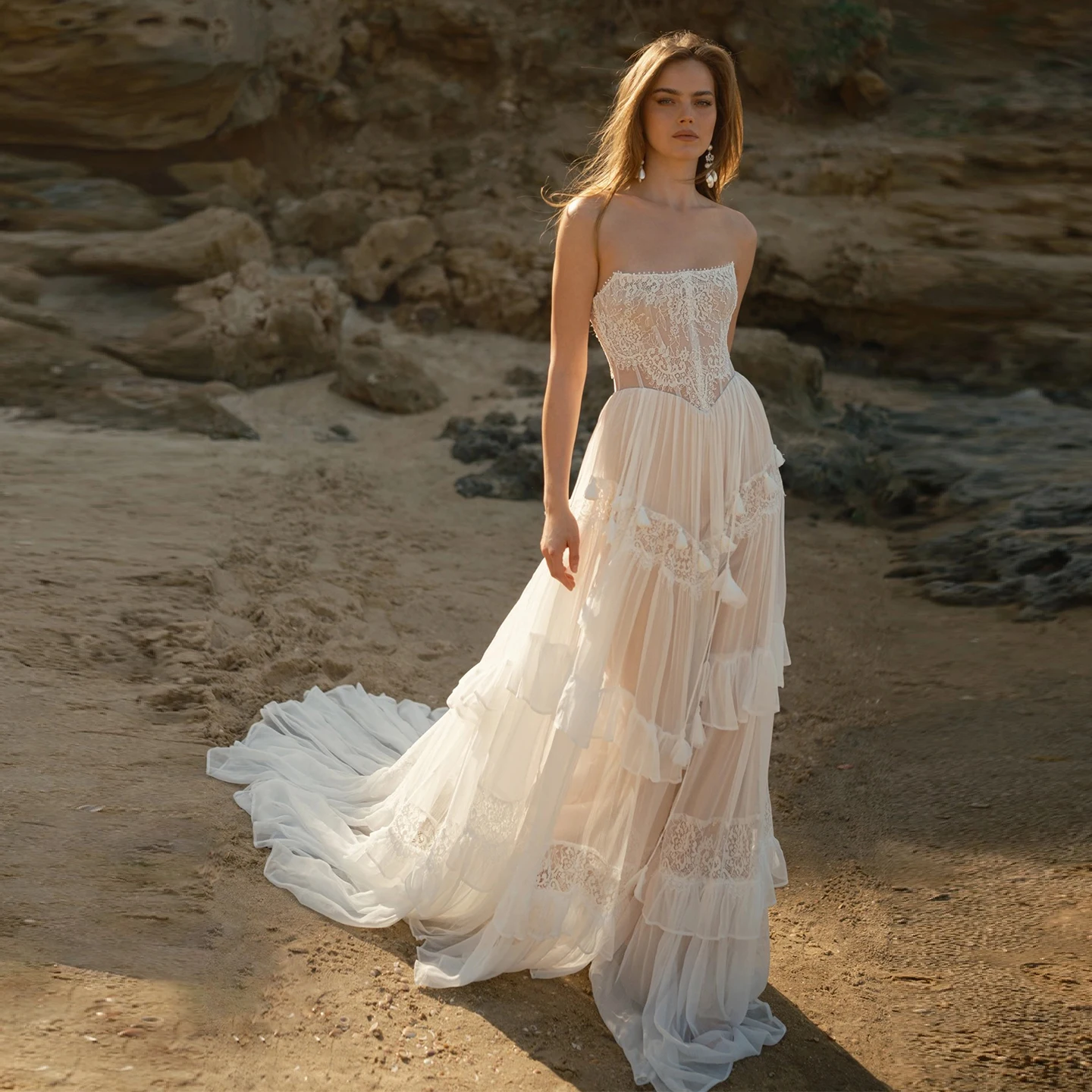 Elegant Strapless Lace And Chiffon Bridal Gown Sleeveless A Line Sweep Train Romantic Beach Wedding Dress Custom Made
Elegant Strapless Lace And Chiffon Bridal Gown Sleeveless A Line Sweep Train Romantic Beach Wedding Dress Custom Made