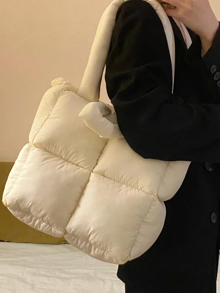 Women Diamond Block Tote Bag Puff Soft Cotton Filled Pillow Bags for Ladies Versatile Zipper One Shoulder Underarm Bags Female
Women Diamond Block Tote Bag Puff Soft Cotton Filled Pillow Bags for Ladies Versatile Zipper One Shoulder Underarm Bags Female